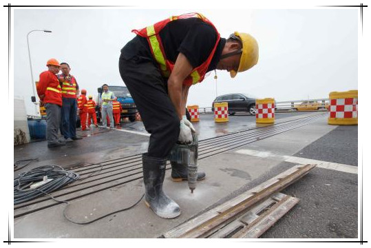 【路面伸缩缝施工】路面伸缩缝施工技术在道路桥梁施工中影响因素0